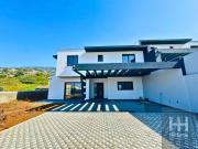 à venda Casa de alto padrão de 181 m2, Estrada Dr. Joao...