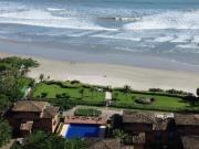 À venda Praia da Baleia em condomínio frente ao mar
