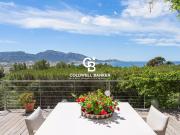 À Vendre à Marseille 8ᵉ, Maison de 355 m2 avec une Vue...