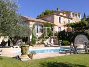 A VENDRE BASTIDE DE STYLE PROVENÇAL AVEC VUE ET PISCINE