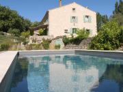 A vendre bastide historique avec piscine, bassin et parc.