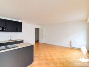 À Vendre Bel Appartement rénové de 85 m², stationnement