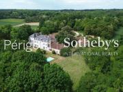 À vendre ? Élégance et art de vivre dans un château du...