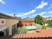 À Vendre Maison de caractère rénovée avec piscine, centre