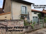 À vendre – Maison de village rénovée avec dépendances et...