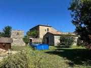 À vendre – Maison en pierre avec dépendances et jardin...