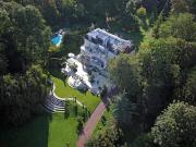 À vendre Manoir avec dépendances et parc de 3,5...