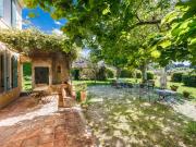 A VENDRE: Mas remarquable à 20 minutes des plages avec 1...