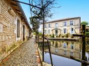 À vendre Moulin classé du XVI siècle avec chambres...