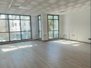 À Vendre – Plateau de 370 m² avec 6 bureaux et terrasse...