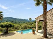 À vendre, propriété de charme en pierre avec vue dégagée et