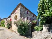 À VENDRE – PROPRIÉTÉ EN PIERRE AVEC GÎTE ET DÉPENDANCES...