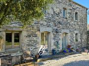 A vendre propriété en pierre dans un hameau Côtes...