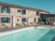 A VENDRE PROPRIETE PROCHE D'ANGOULEME 9 PIECES 295M2