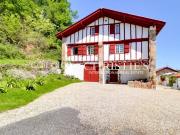 À vendre Sare, à 25 minutes de Saint Jean de Luz Rare...