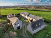 A vendre superbe hameau de 6 habitations à deux pas de...