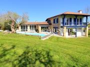 À vendre Urrugne Maison avec piscine vue montagnes
