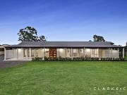 A VERSATILE FAMILY ESTATE WITH DUAL LIVING ON A GRAND SCALE!