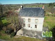 A voir absolument: grande maison avec grand jardin,...