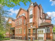 A well presented and spacious studio apartment arranged...