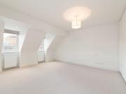 A well presented duplex apartment on Herbert Crescent,...