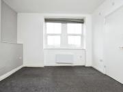 A well presented studio flat in an excellent location