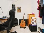 A well presented top floor flat close to Cabot Circus!