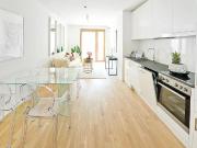 ab sofort. 1,5 Zimmer Wohnung mit südwestseitigem Balkon...