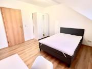 AB SOFORT: 630EUR möbliertes Zimmer 32qm 4er WG Neugründung
