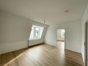 Ab sofort verfügbar: Sanierte Dachgeschosswohnung im...