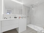 Abendgold über Wien West Studio im DC2 mit 10 m² Loggia