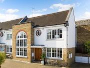 Abercorn Mews, Richmond, 2 Bedroom End