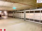 Abgeschlossene Doppel Garagenbox mit Rolltor & Strom –...