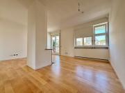 Abitazione con terrazzo e balcone