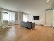 Abitazione ultimo piano con balcone e piscina condominiale