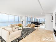 Absolute Beachfront Executive Penthouse Apartment!
