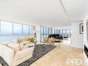 Absolute Beachfront Executive Penthouse Apartment!