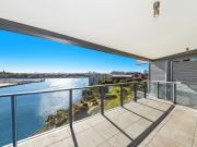 Absolute waterfront living