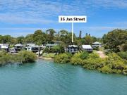 Absolute Waterfront Sea Myth Cottage