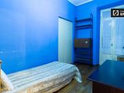 Accogliente camera in appartamento con 3 camere da letto...