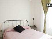 Accogliente camera in un appartamento con 2 camere da...