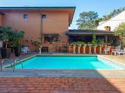 Aceita permuta! Casa c/ piscina, 570 m² de construção, 6...