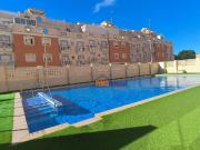 Acogedor Apartamento en Roquetas de Mar con Piscina y...