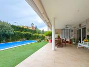 Acogedor chalet en urbanización Bosques de Tarragona...