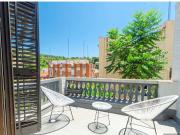 Acogedor estudio con balcón y baño en Gracia norte Co Living