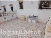 ACOGEDOR EXTERIOR EN RESIDENCIAL DE LUJO CON PISCINA,...