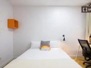 Único Habitación amueblada en un apartamento de 15...