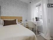 Barato Habitación en piso compartido de 5 habitaciones...