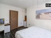 ¡Recién llegado! Habitaciones en alquiler en apartamento...