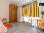 Bonito Habitaciones en apartamento de 5 dormitorios en...